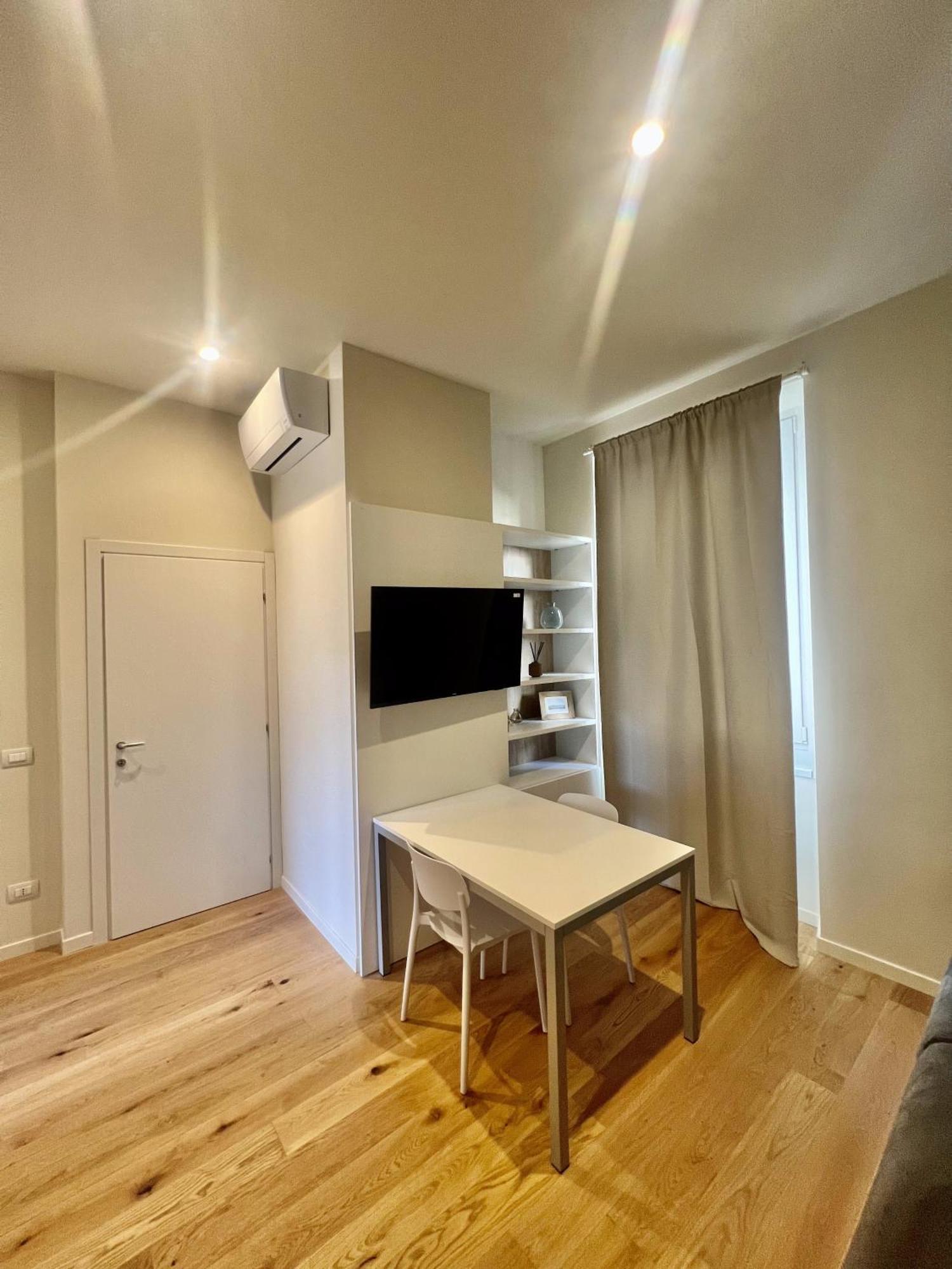 Casella41 Bilocale * Milan